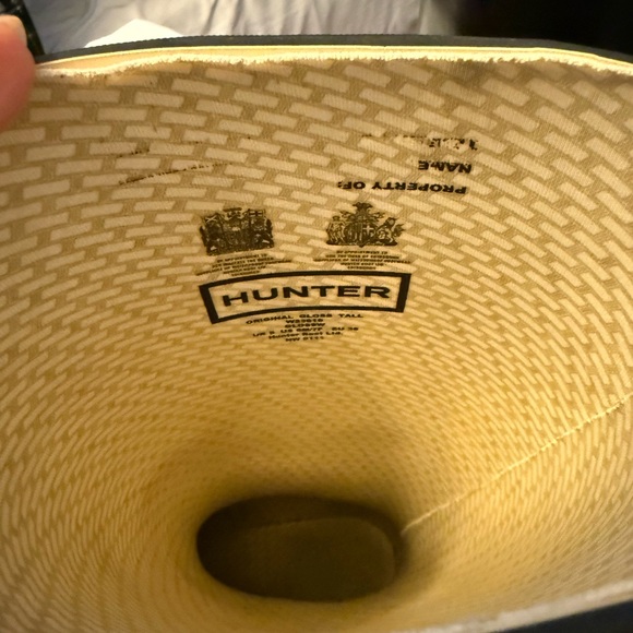 Hunter Classic Black Gloss Waterproof Rain Boots - Picture 9 of 9